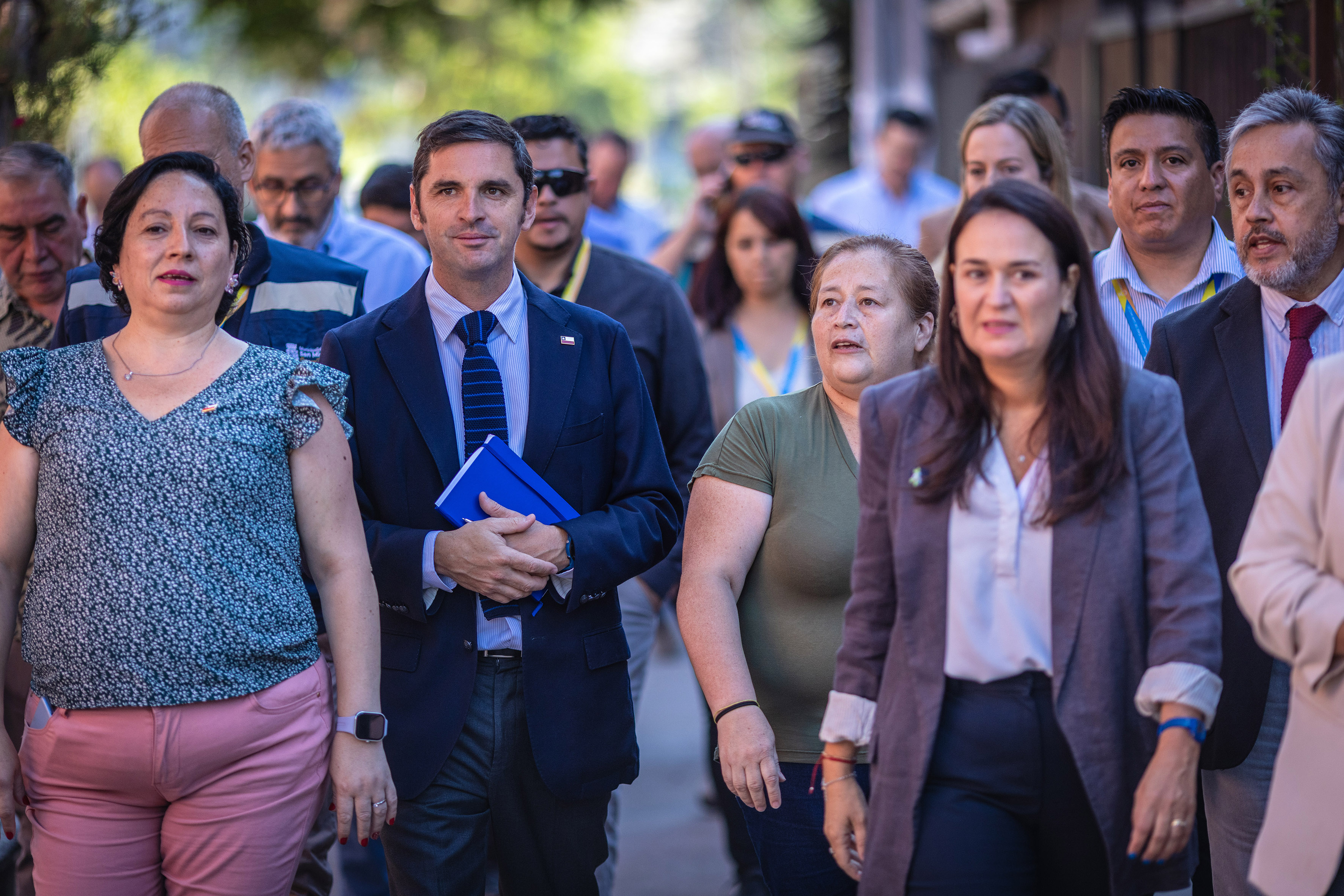 Subsecretario Sebastián Figueroa recorrió proyectos de alumbrado peatonal y mejoramiento de espacios públicos en Villa San Miguel junto a vecinos y autoridades locales.