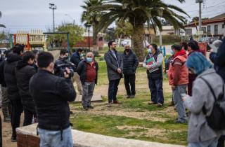 Vecinos y vecinas de El Tabo tendrán renovada cancha deportiva y área verde gracias a Subdere